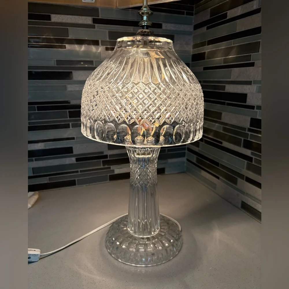 🏡 Vintage Crystal Table Lamp